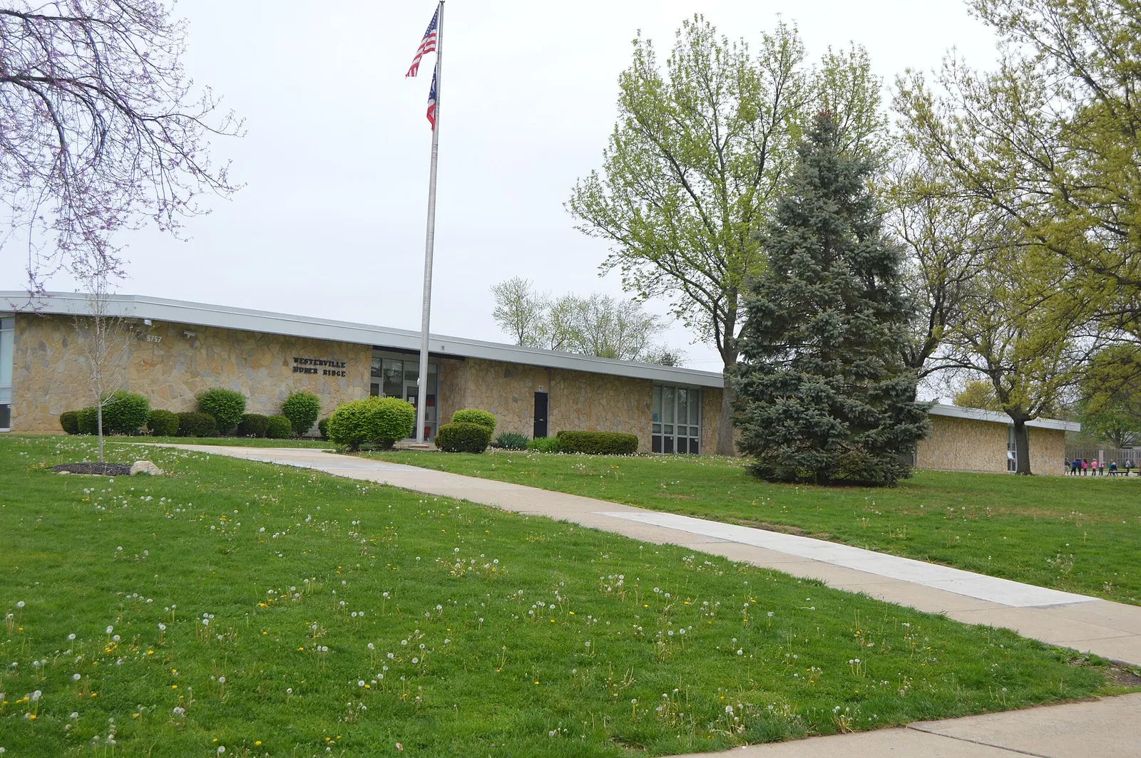 Front of Huber Ridge Elementary School, located on Buenos Aires Boulevard in Huber Ridge, Ohio, United States.  It was built in 1964.