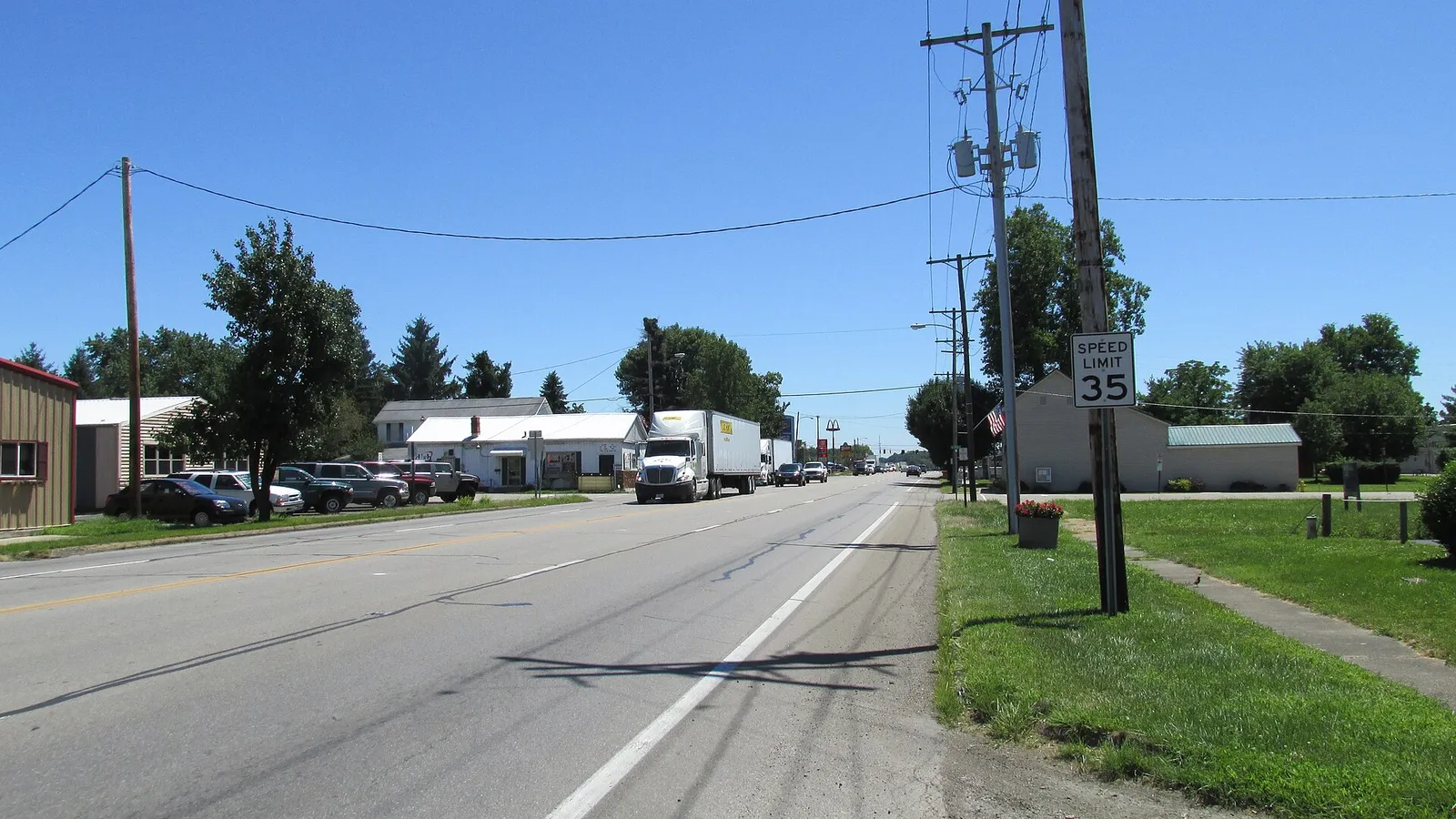 Looking south on North Walnut Street (US Highway 23) in South Bloomfield.