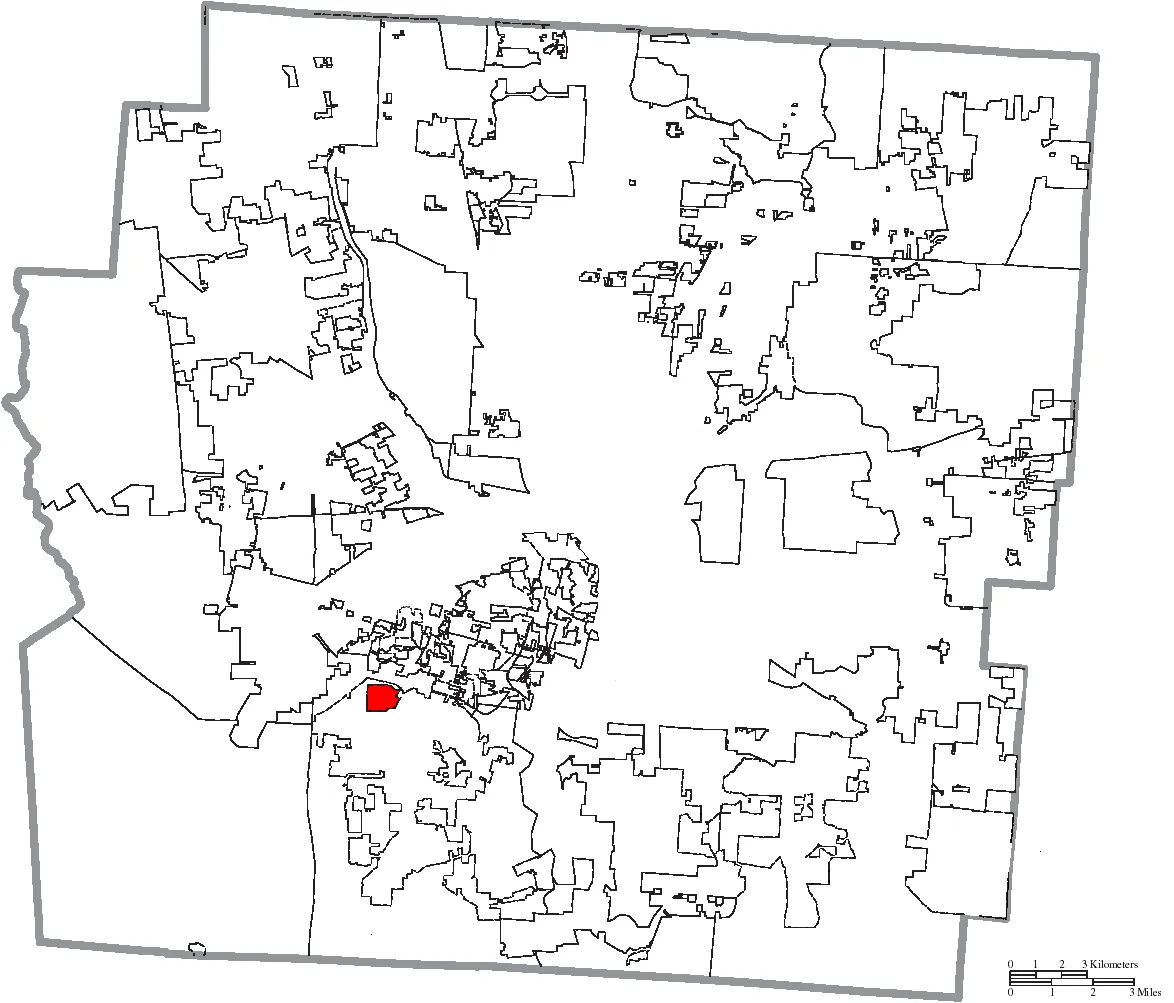 Map of the municipal and township boundaries of Franklin County, Ohio, United States, as of the 2000 census, with the location of the village of Urbancrest high