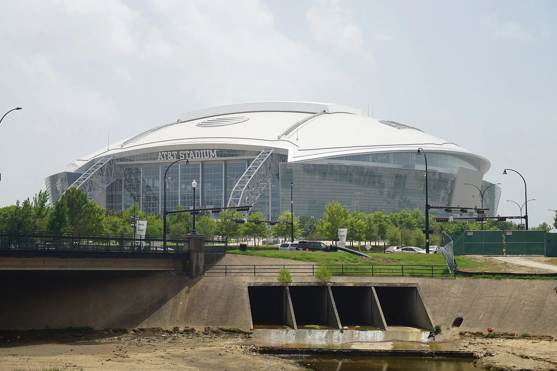 AT&T Stadium viewed from Richard Greene Linear Park, Arlington