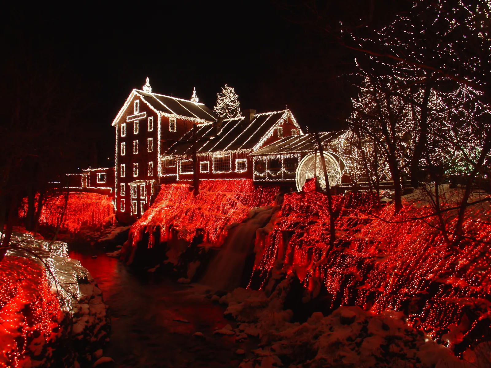 Clifton Mill Christmas 2005.JPG.