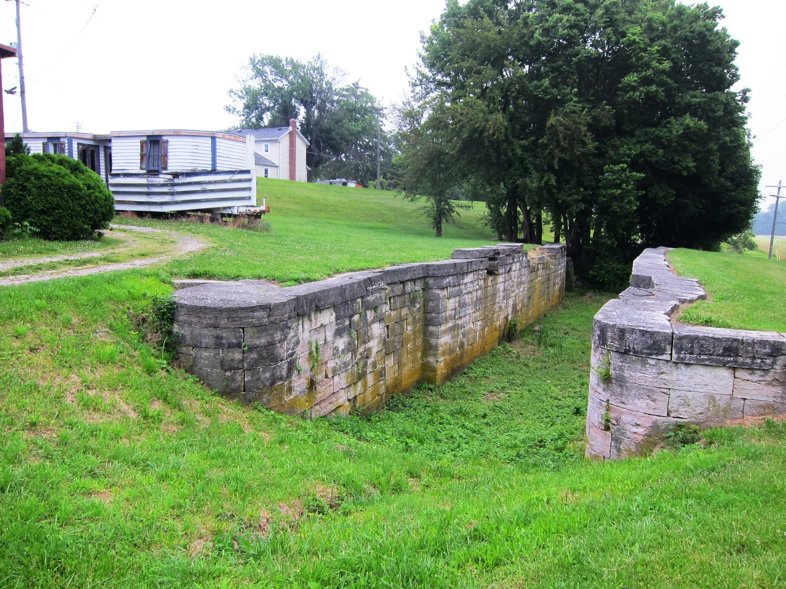 Canal Lock - panoramio.jpg.