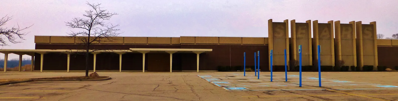 Former Sears Department store at Salem Mall, Trotwood, Ohio.jpg.