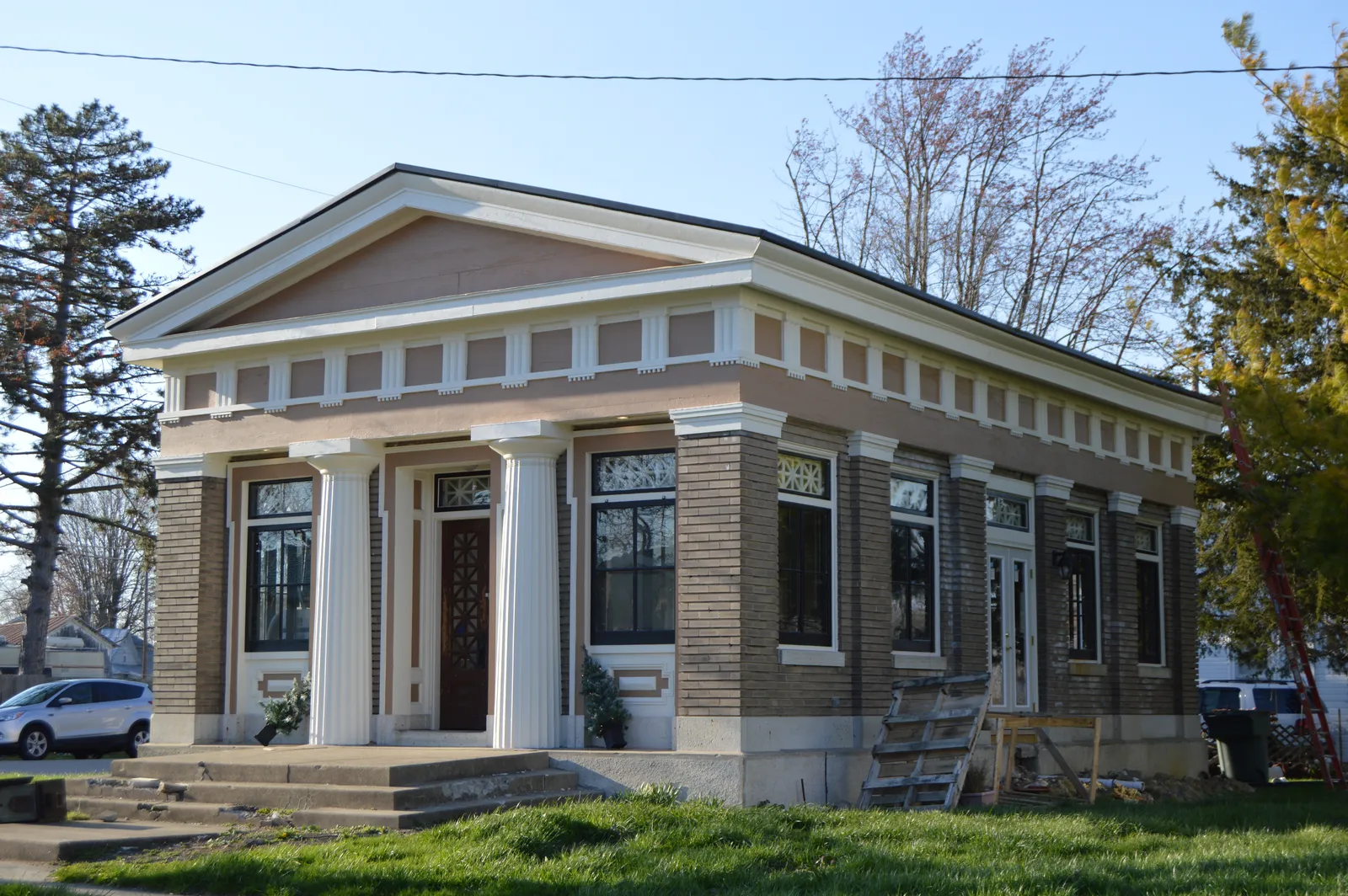 East Main 123 in Verona, Greek Revival house.jpg.