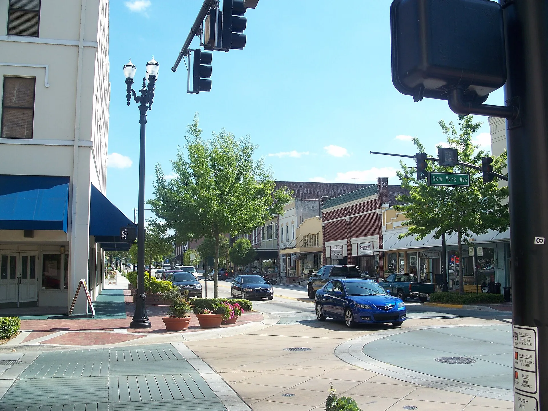 Downtown DeLand Historic District, looking south along US 17/92.