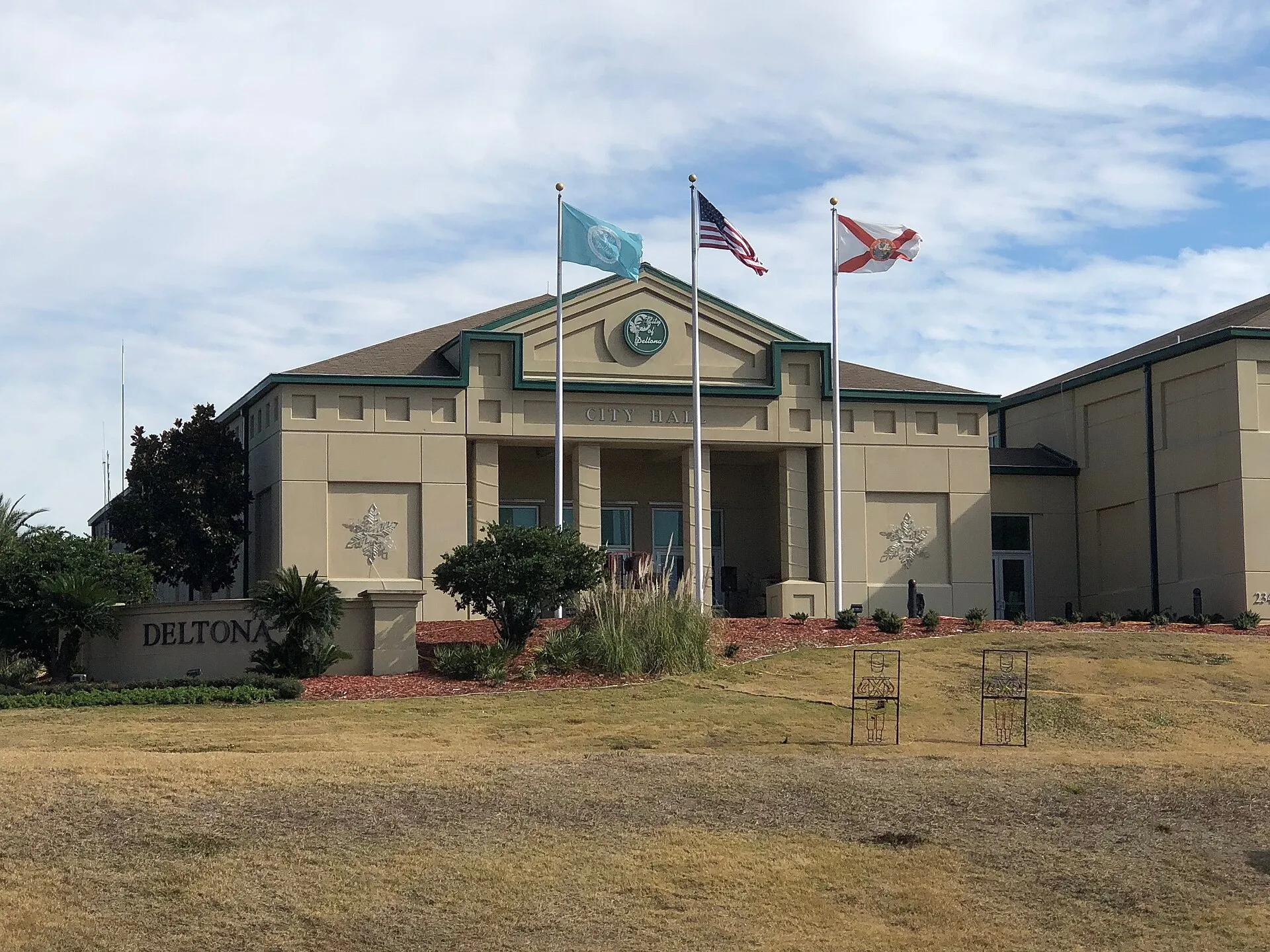 Front view of Deltona City Hall.