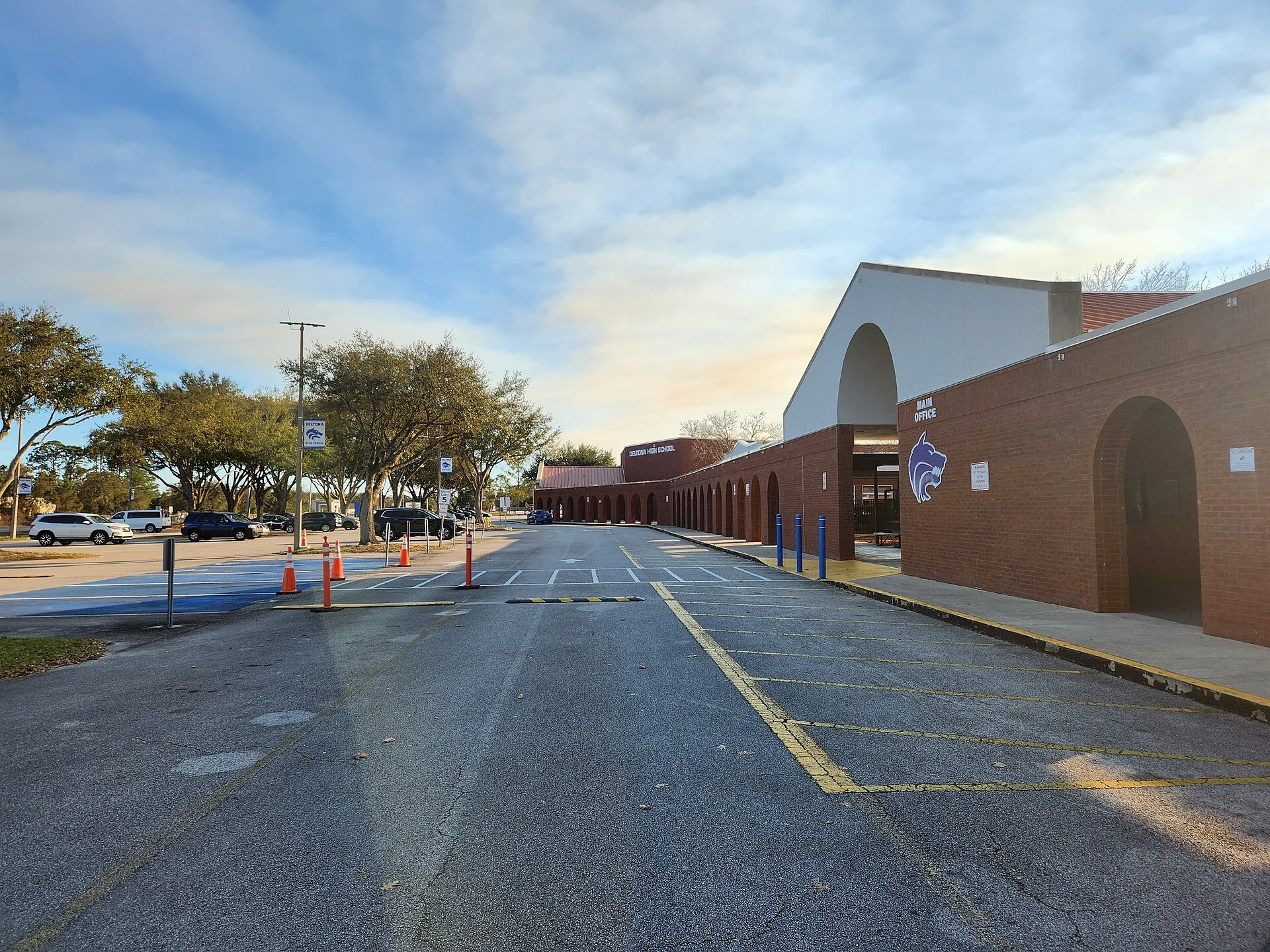 Entrance of Deltona High School.