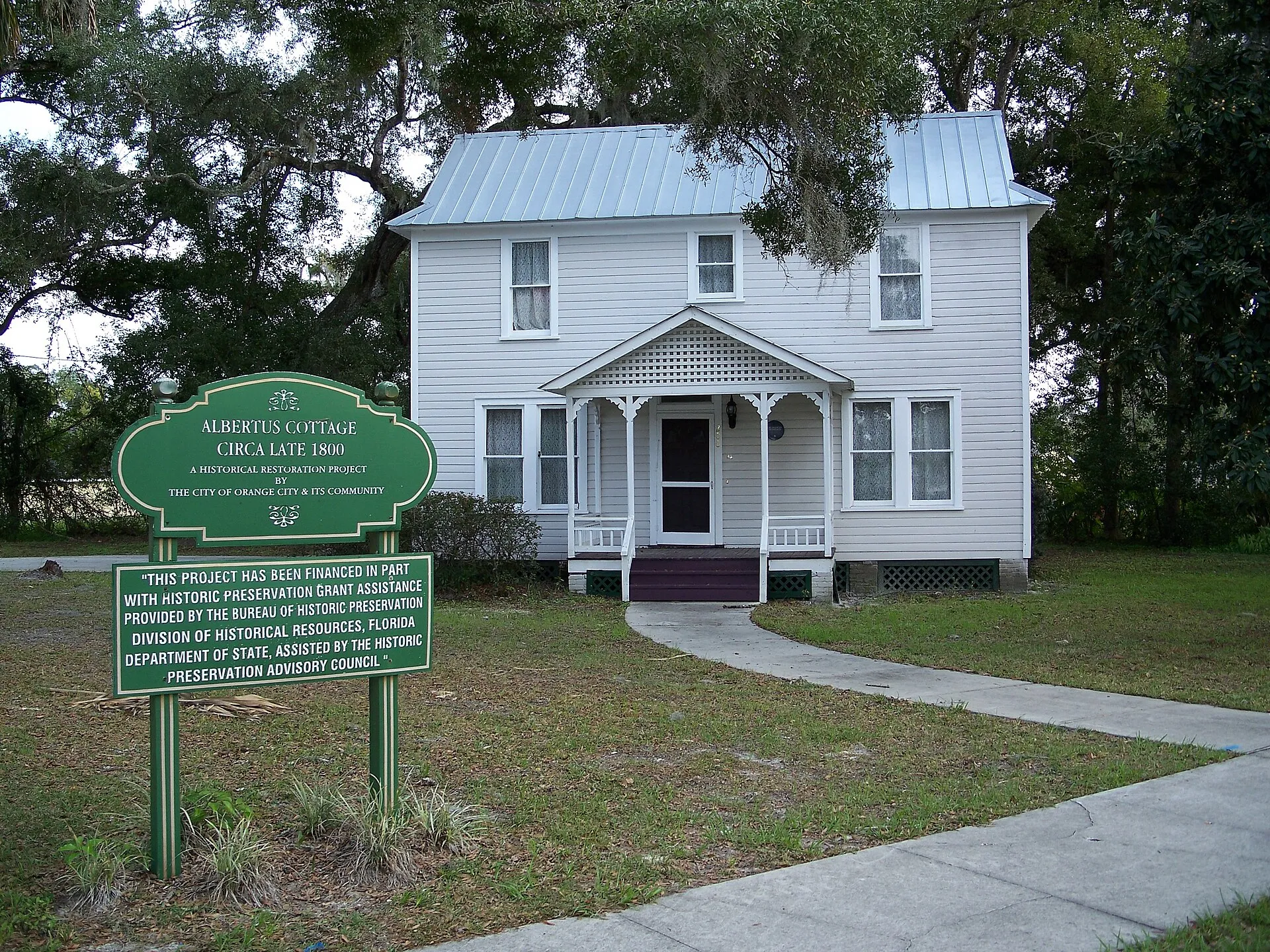 Albertus Cottage in the Orange City Historic District.