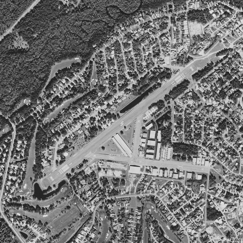 1999 USGS orthophoto of Spruce Creek Fly In (airport), 10 km SW of Port Orange, Florida, United States.
