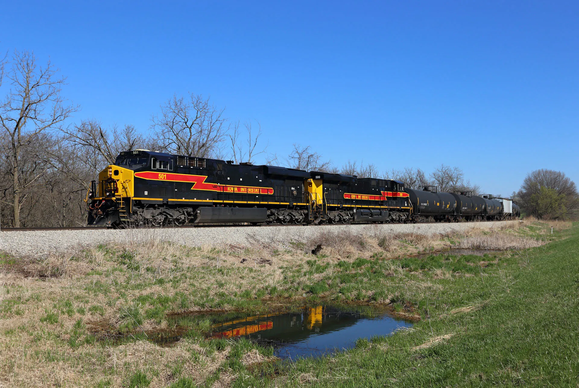 Two Iowa Interstate GEs hustle west of De Soto, Iowa.