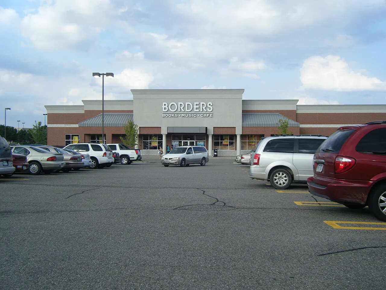 Exterior of the Borders bookstore in the outlot of Great Lakes Crossing Outlets, in Auburn Hills, Michigan, during its going-out-of-business liquidation sale in 2011. This building is now occupied by 2nd &amp; Charles.