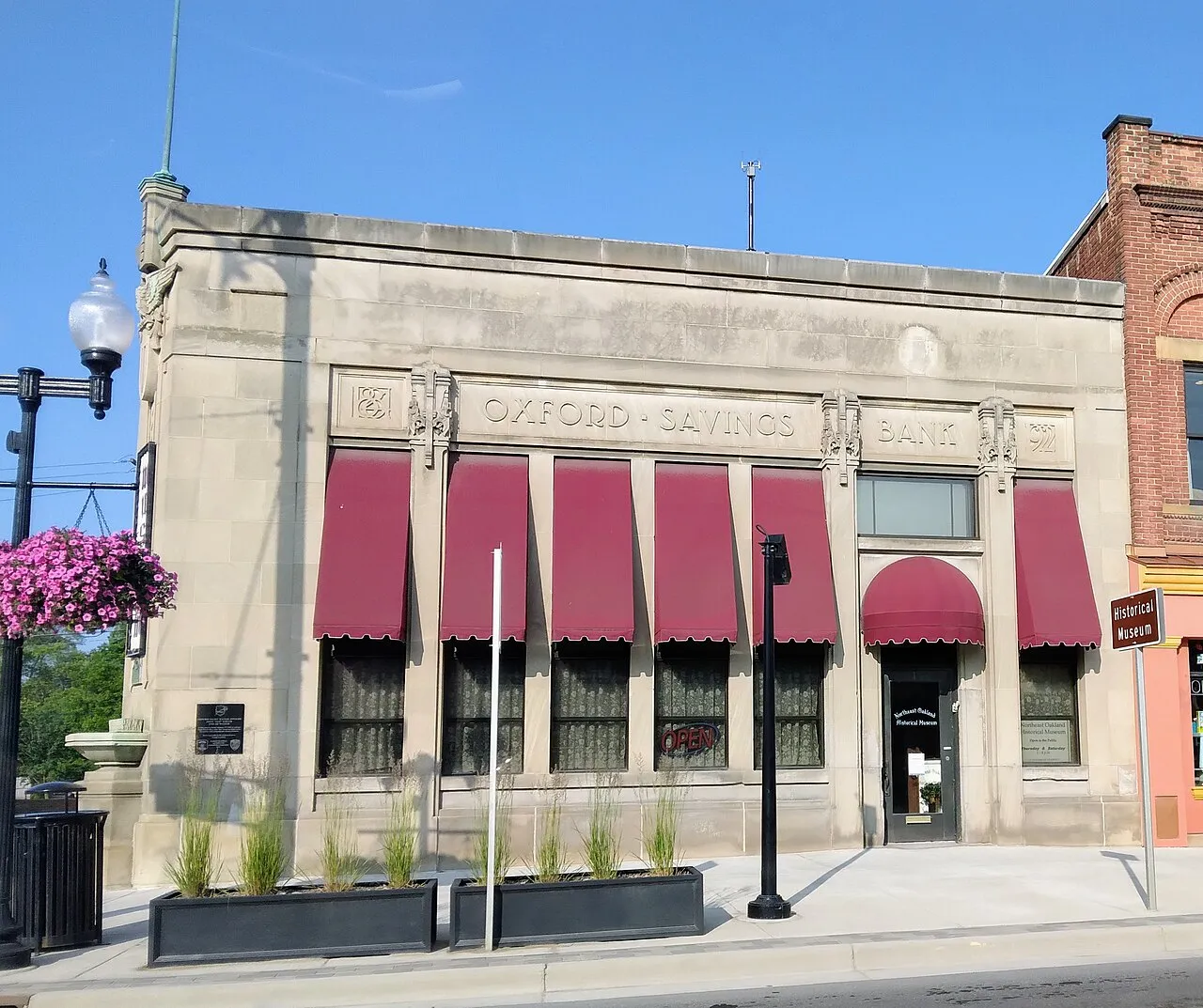 Savings Bank in Oxford, Michigan Oxford (town in Michigan, United States)