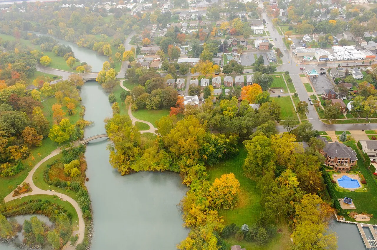 2011 aerial view of Elizabeth Park (left) in Trenton, Michigan, US