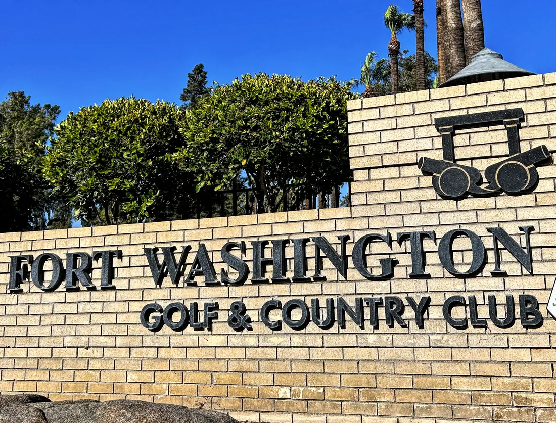 Fort Washington Country Club entry signage
