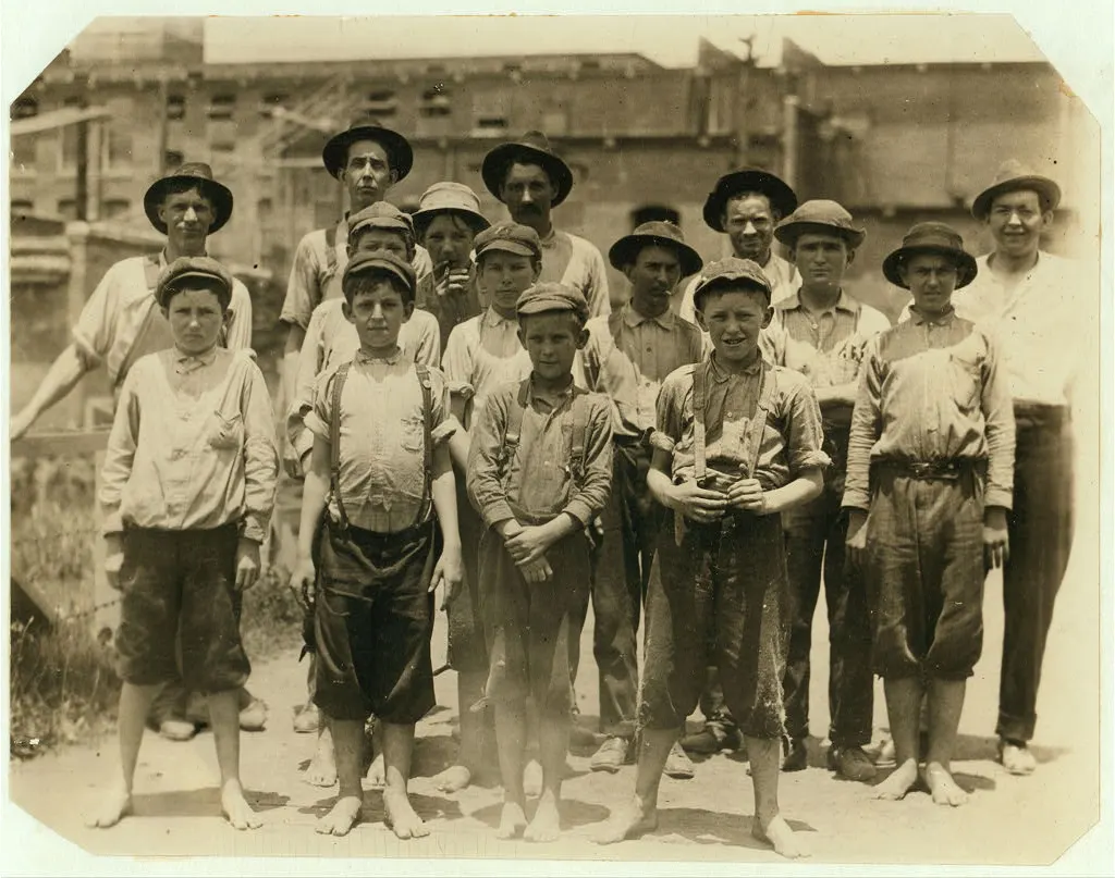 Group of boys working in the Williamston Mill.jpg