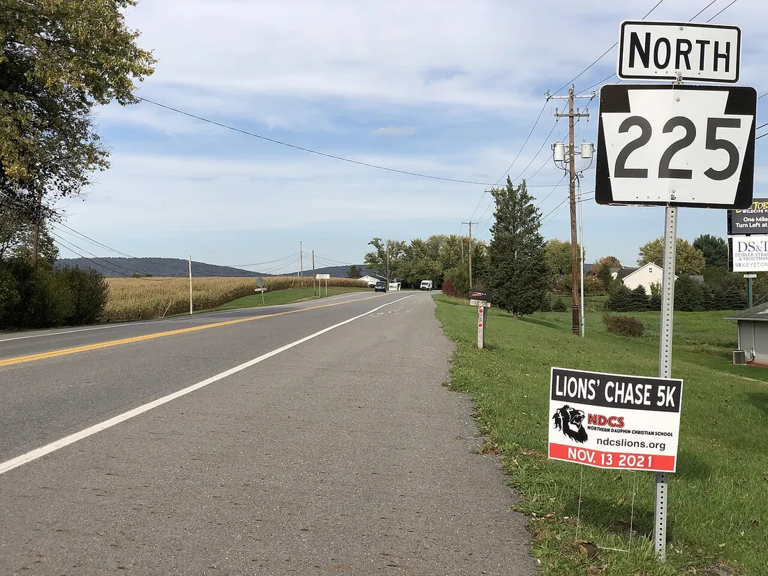 View north along Pennsylvania State Route 225 (Armstrong Valley Road) at Rutter Road in Halifax Township, Dauphin County, Pennsylvania