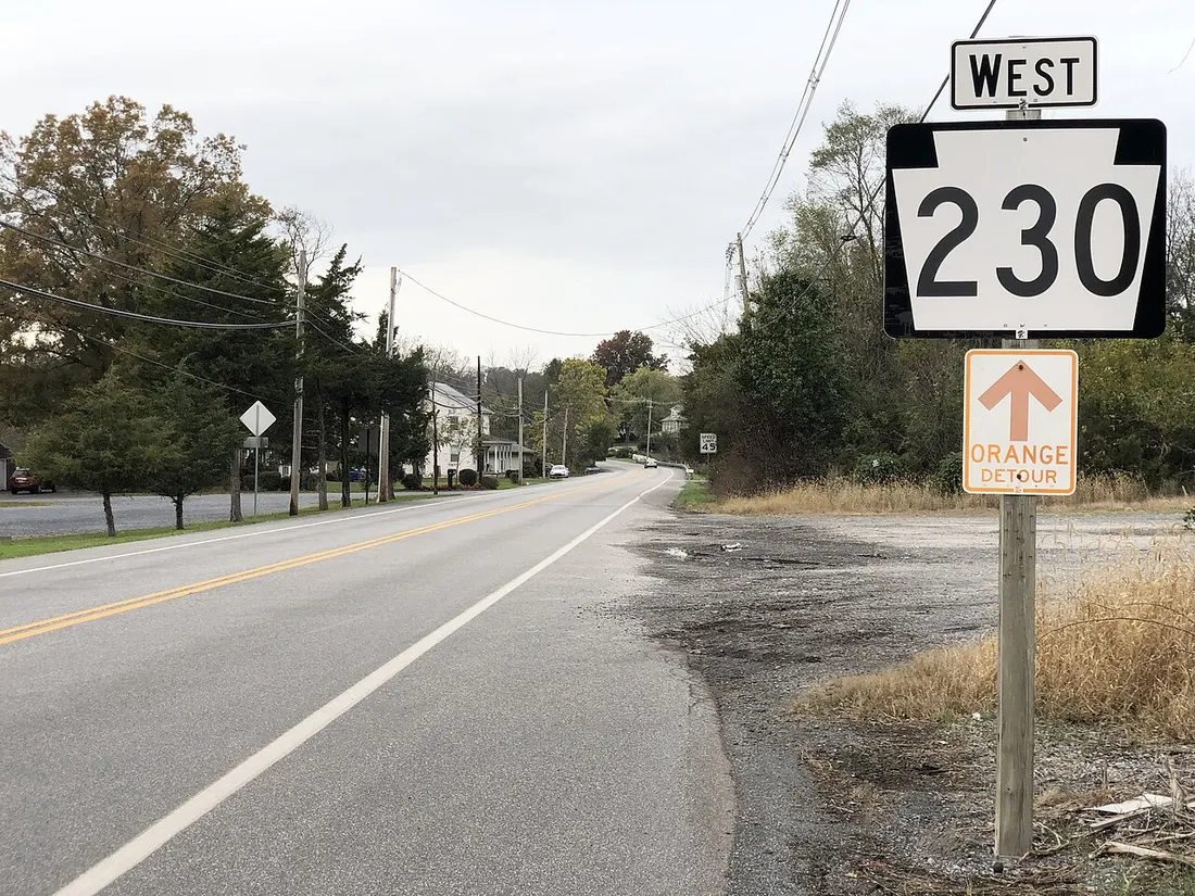 View west along Pennsylvania State Route 230 (Harrisburg Pike) at Deodate Road in Londonderry Township, Dauphin County, Pennsylvania