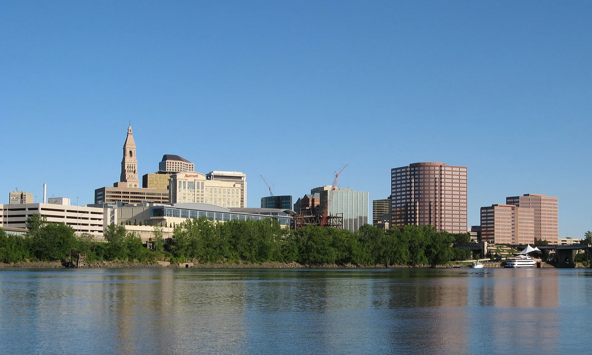 Cropped view of the Hartford, Connecticut skyline.