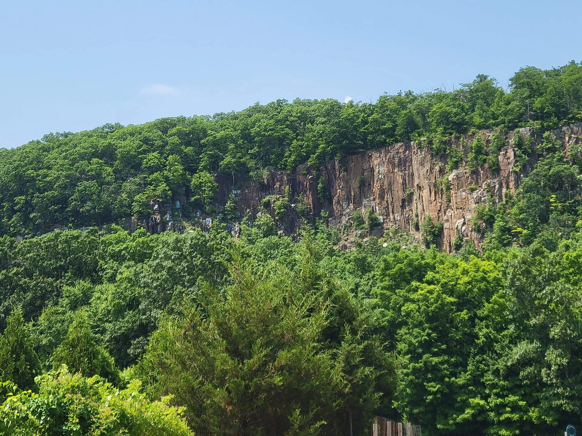 Manitook Mountain closeup of traprock cliffs, Suffield, Connecticut.