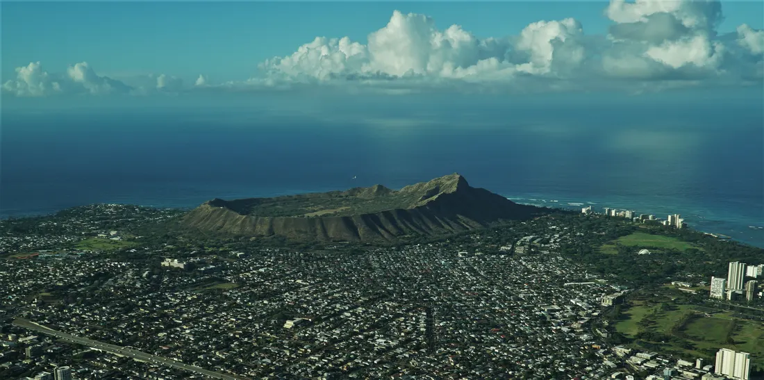 Diamond Head seen from across Kaimukī.