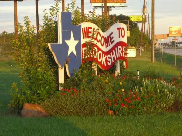Street scene, Brookshire, Texas (public domain).