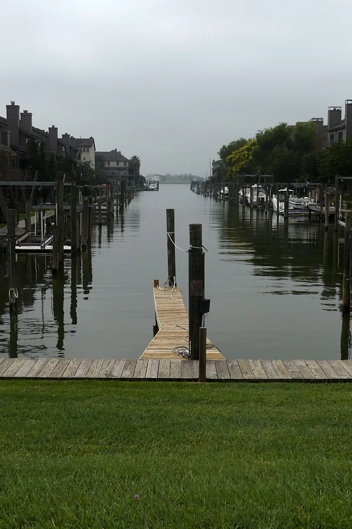 Boats and townhouses on Clear Lake
