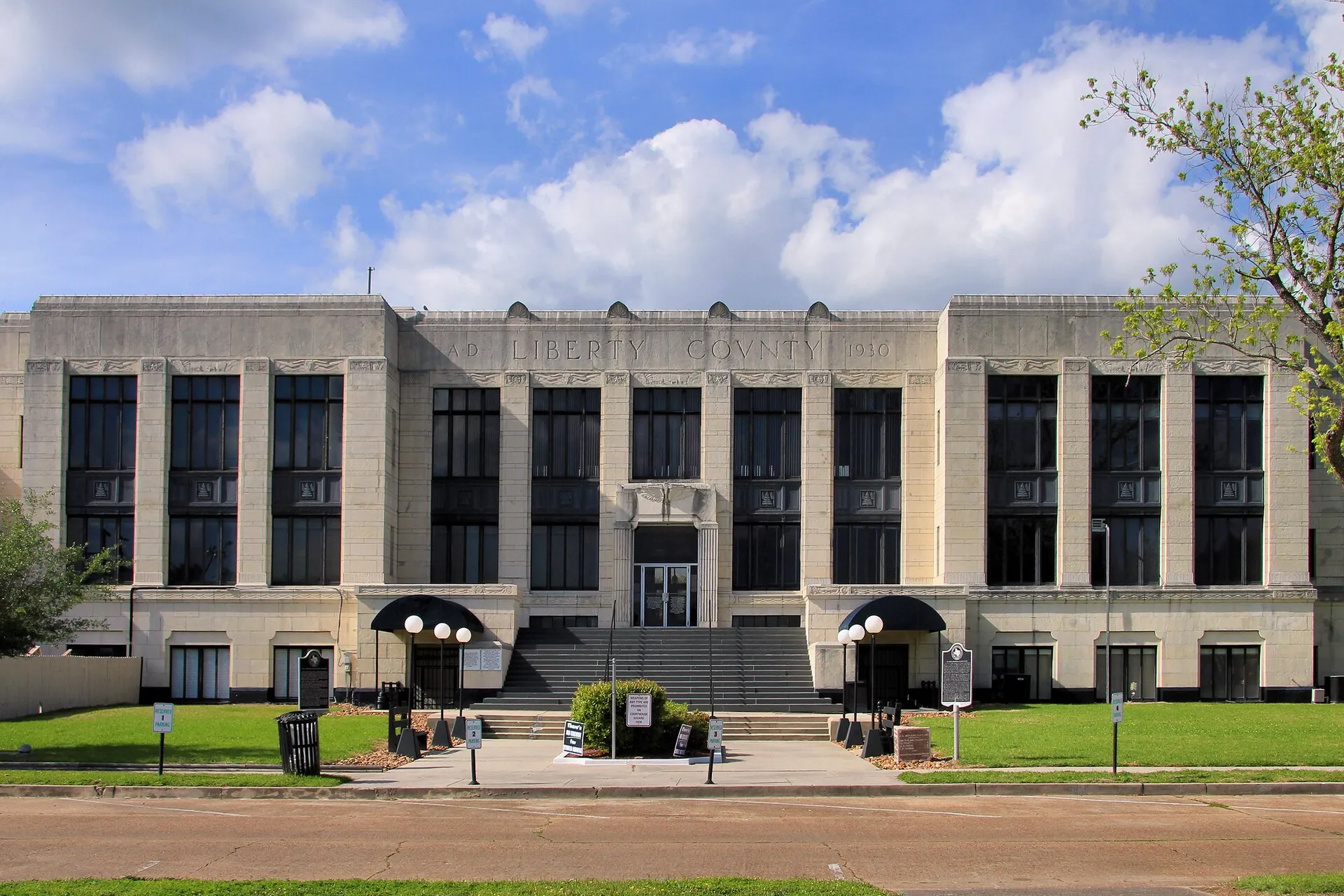 Liberty County Courthouse (1930 Art Deco), county seat in Liberty
