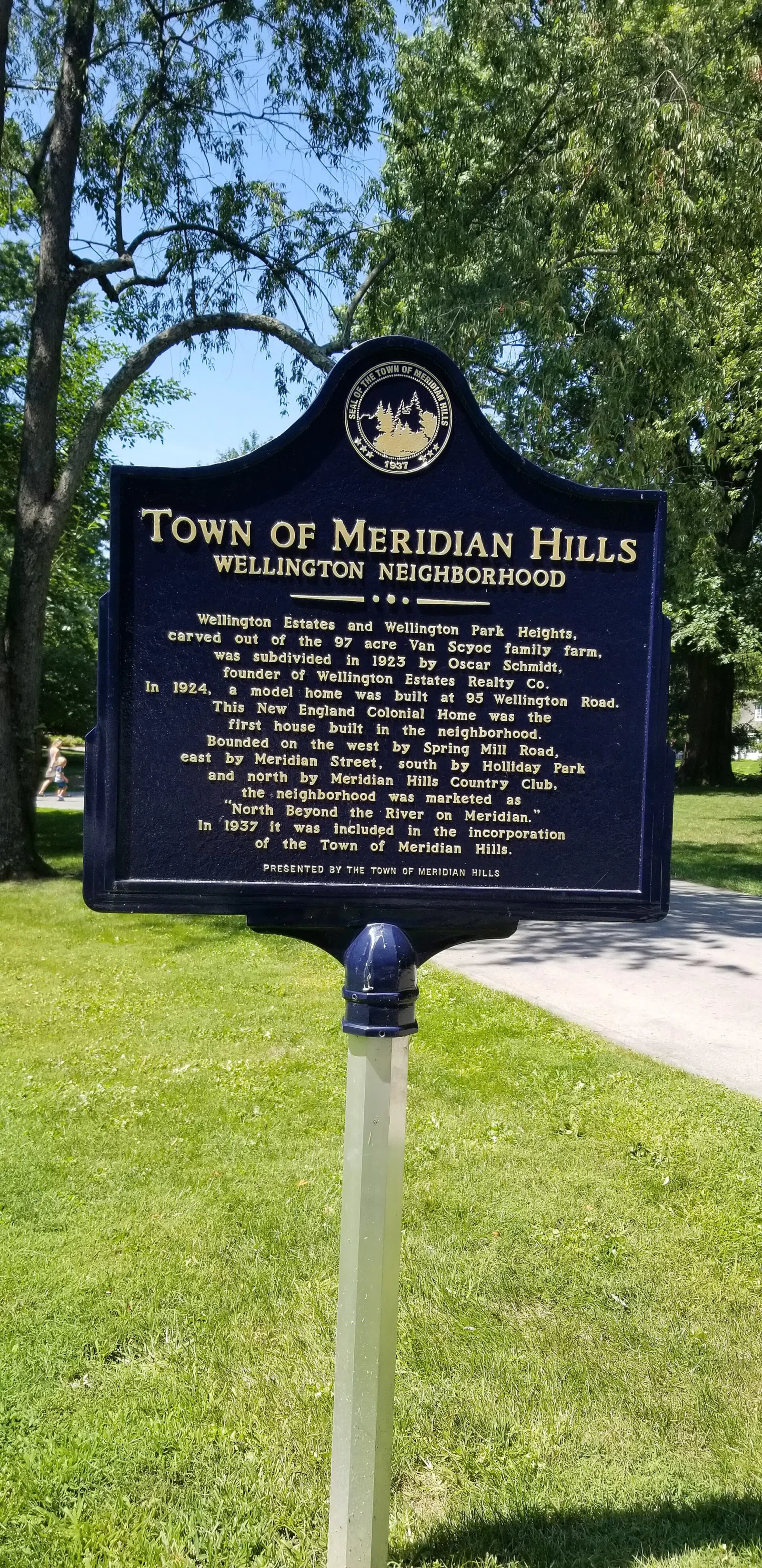Historical marker describing the history of Meridian Hills, Indiana.