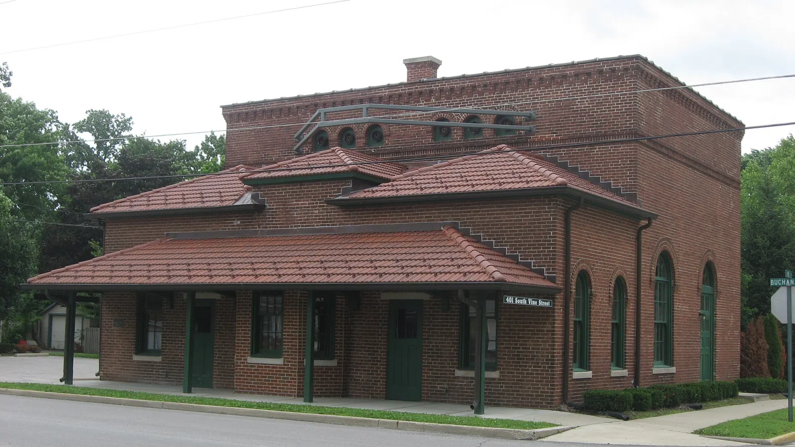 Front and western side of the THI and E Interurban Depot-Substation, located at 401 S. Vine Street in Plainfield, Indiana, United States. Built in…