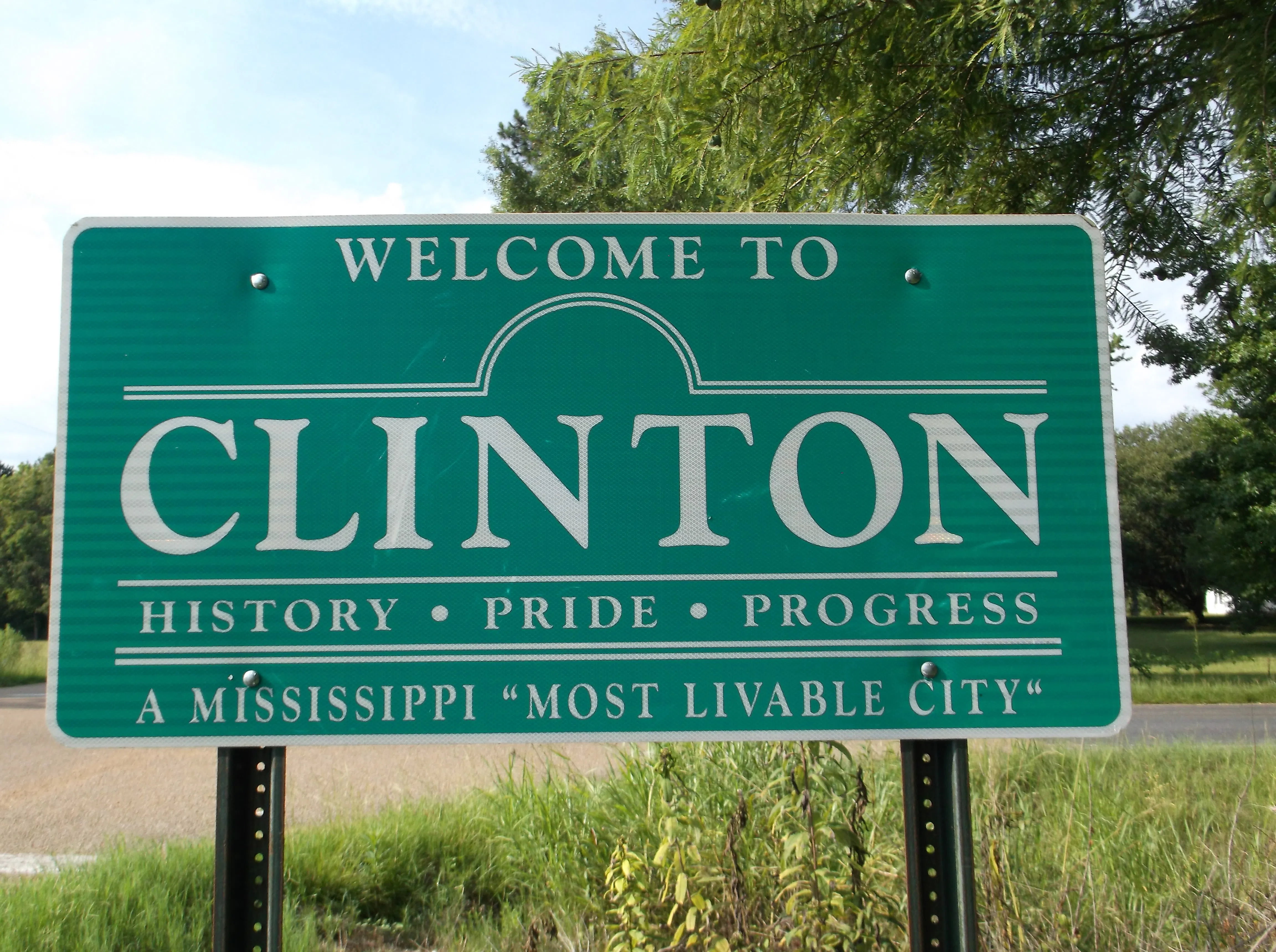 Welcome sign on Pinehaven Road
