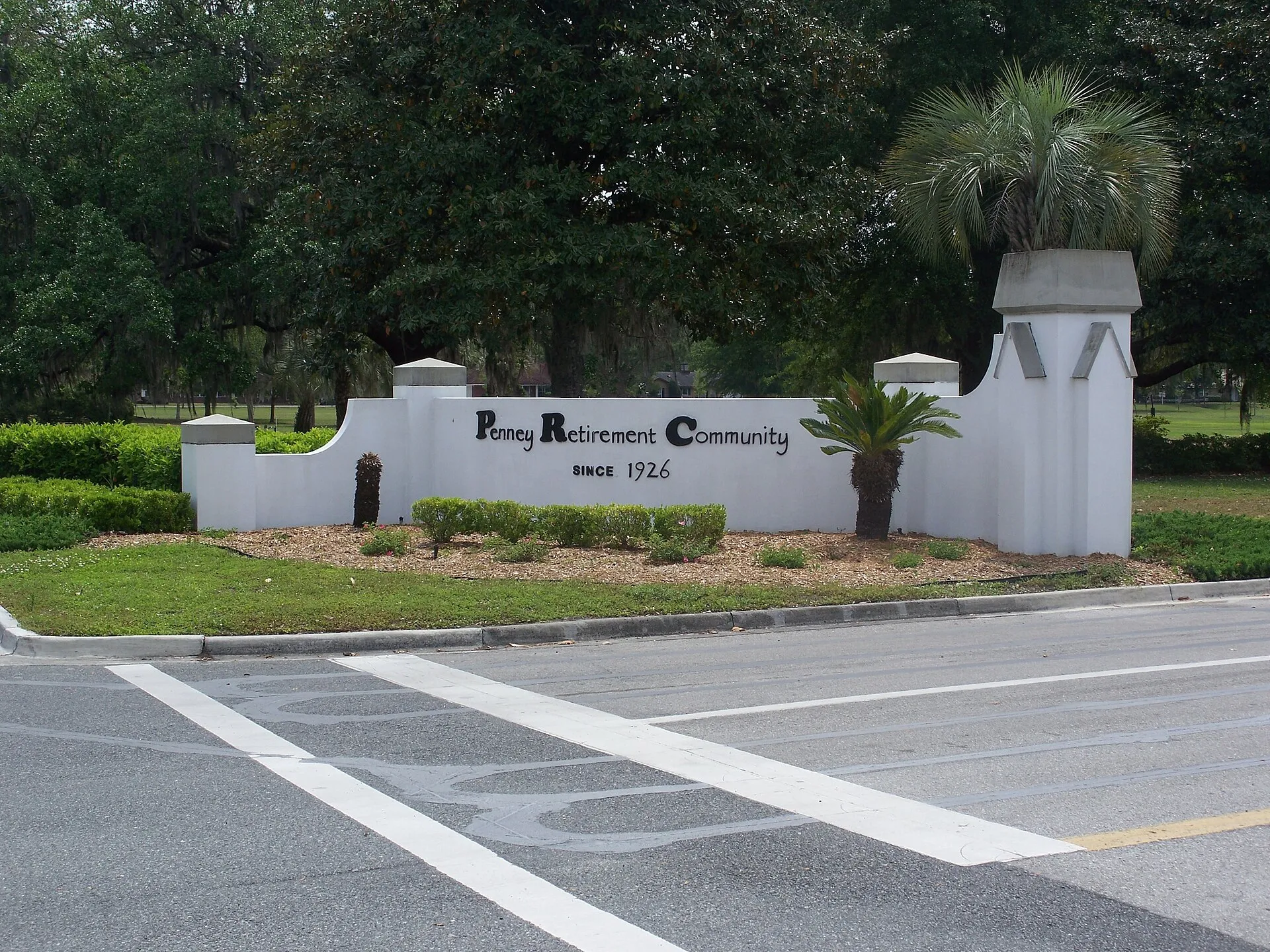 Entrance to the Memorial Home Community Historic District.