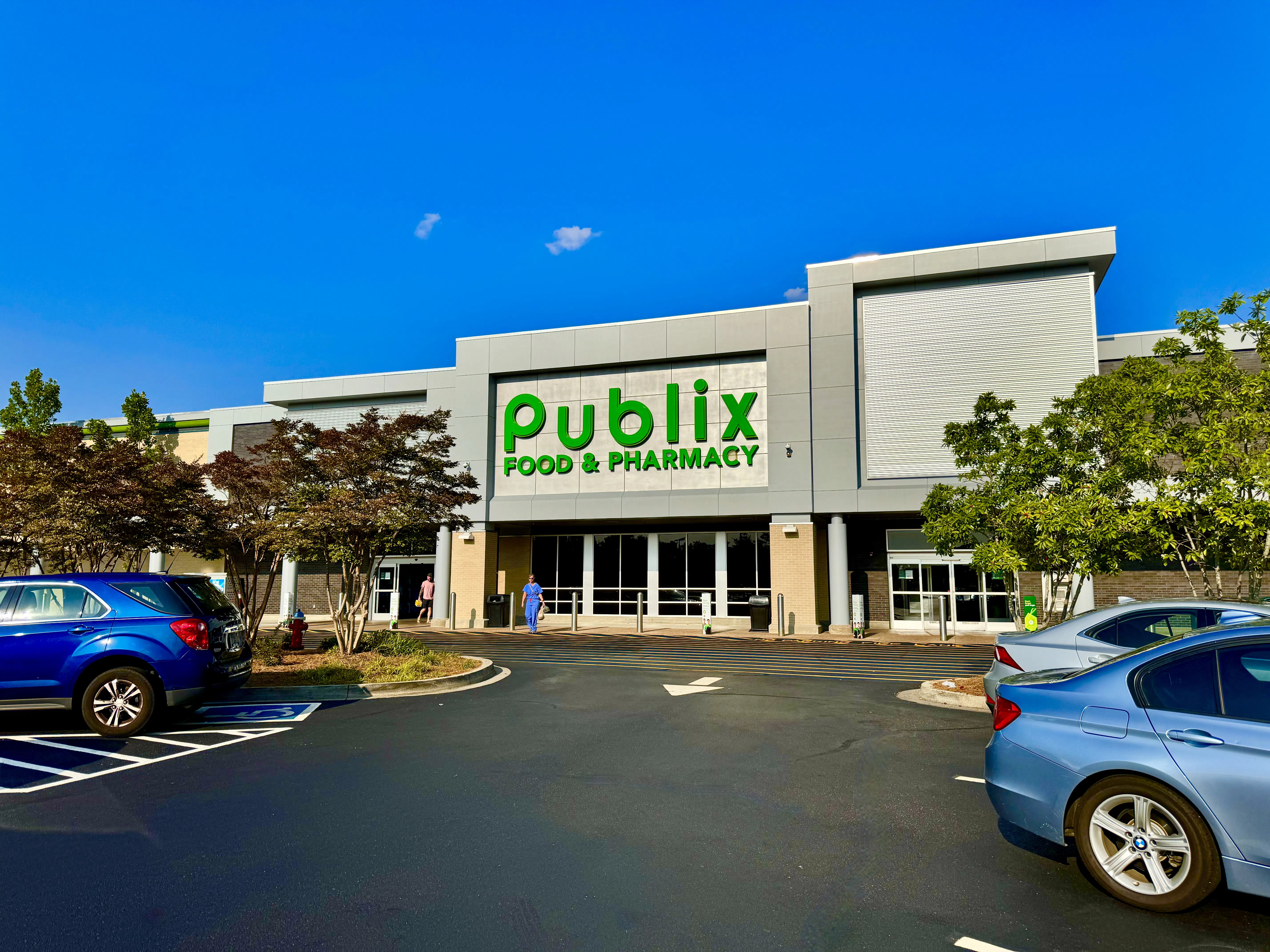 A Publix grocery store exterior in Farragut, Tennessee