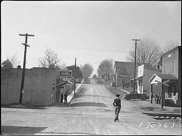 Friendsville, Tennessee, photographed by TVA in 1942