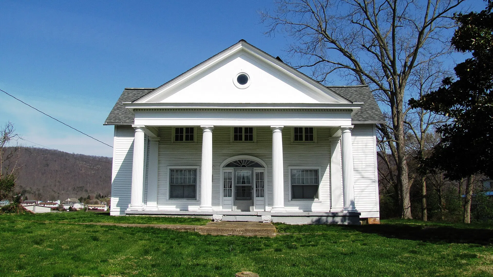 The NRHP-listed A.E. Perkins House in Jacksboro, Tennessee