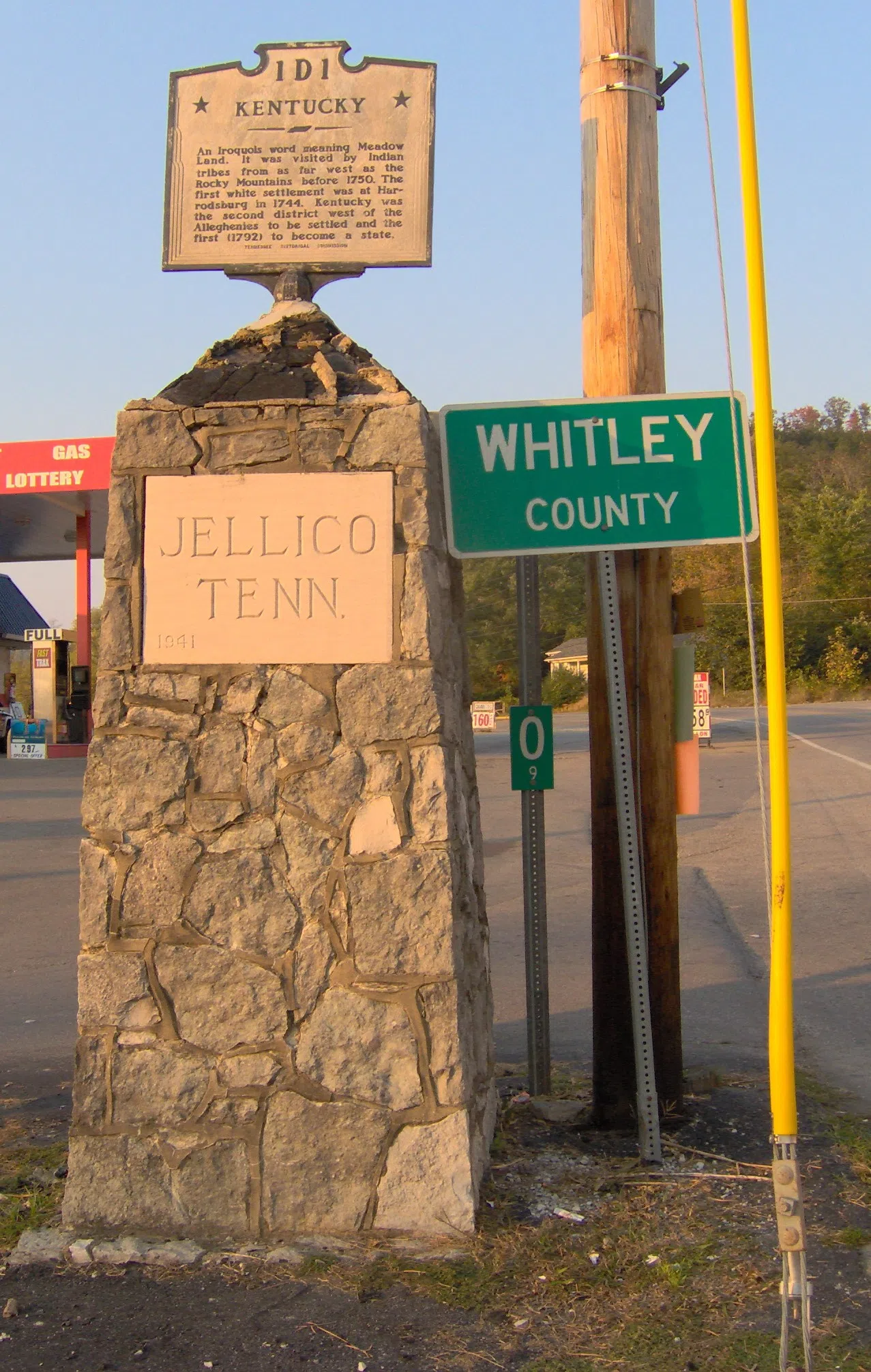 Marker at the Tennessee–Kentucky state line on N. Main Street (US-25W) in Jellico, Tennessee