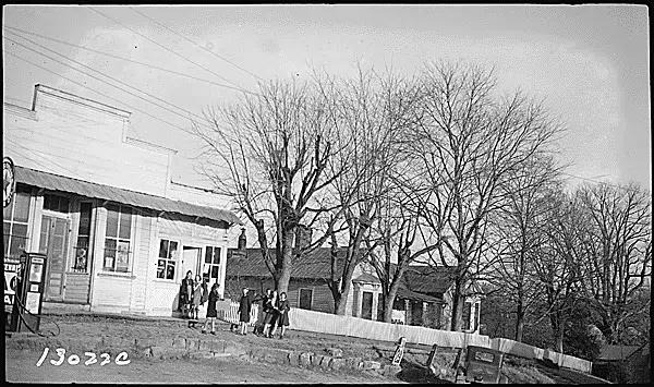 Girls in front of a filling station in Louisville, Tennessee, photographed by TVA for the Fort Loudoun Dam project in 1942