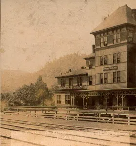 Part of the Babahatchie Inn in Oakdale, Tennessee, photographed in the 1880s