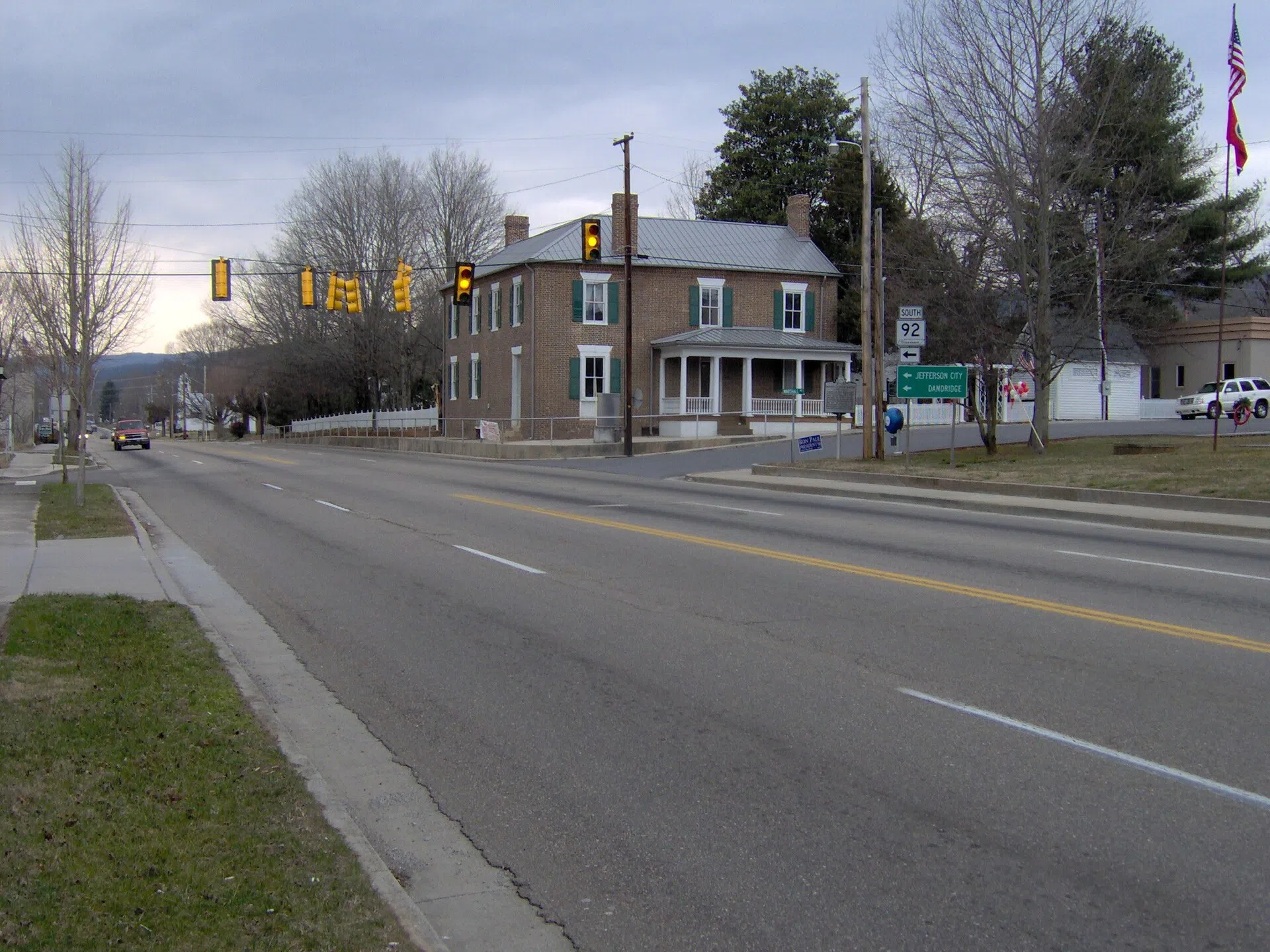 Rutledge Pike (US-11W) in Rutledge, Tennessee, with the mid-1800s Nance Building at center (National Register-listed)