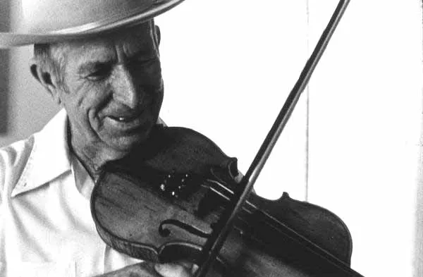 Robert Blackwelder playing the fiddle in Dundee, Florida (April 22, 1978, Florida folklife collection)