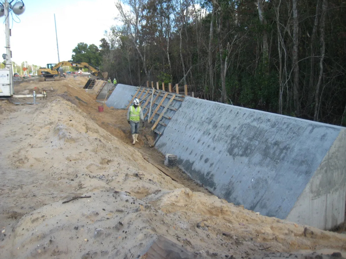 Gravity wall being built along US 17/92 at the Poinciana Parkway in Loughman, Florida