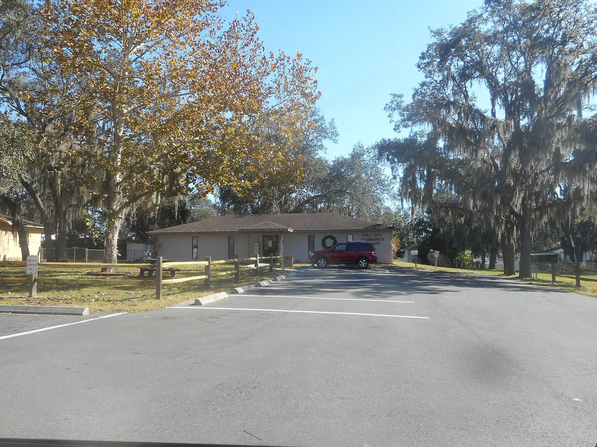 Polk City Community Library, 215 South Bougainvillea Avenue