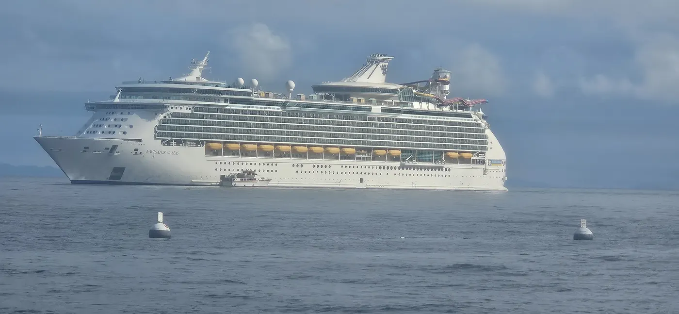 Navigator of the Seas off the coast of the City of Avalon, 6 January 2026