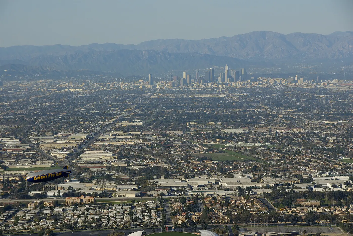 Goodyear blimp Spirit of America returning to its base