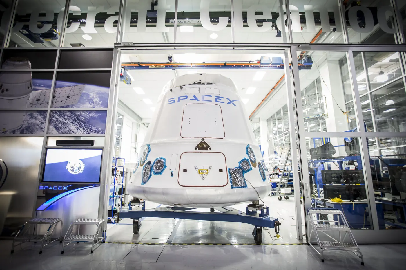 Early SpaceX Dragon pressure vessel during testing in 2008