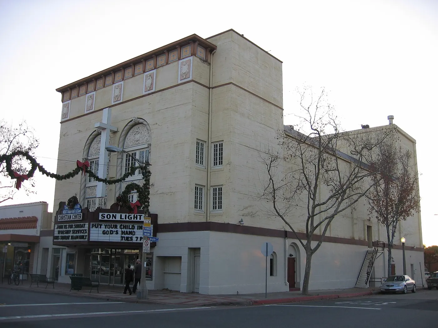 Former Theater, Orange, California (4223560769).jpg.
