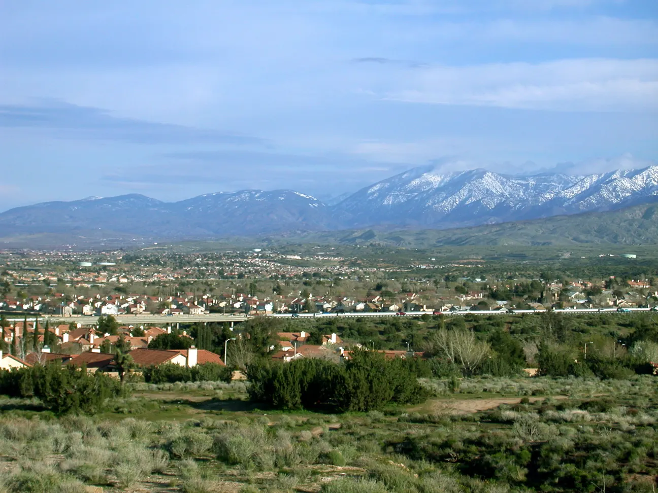 Palmdale with the San Gabriel Mountains beyond (March 2005)