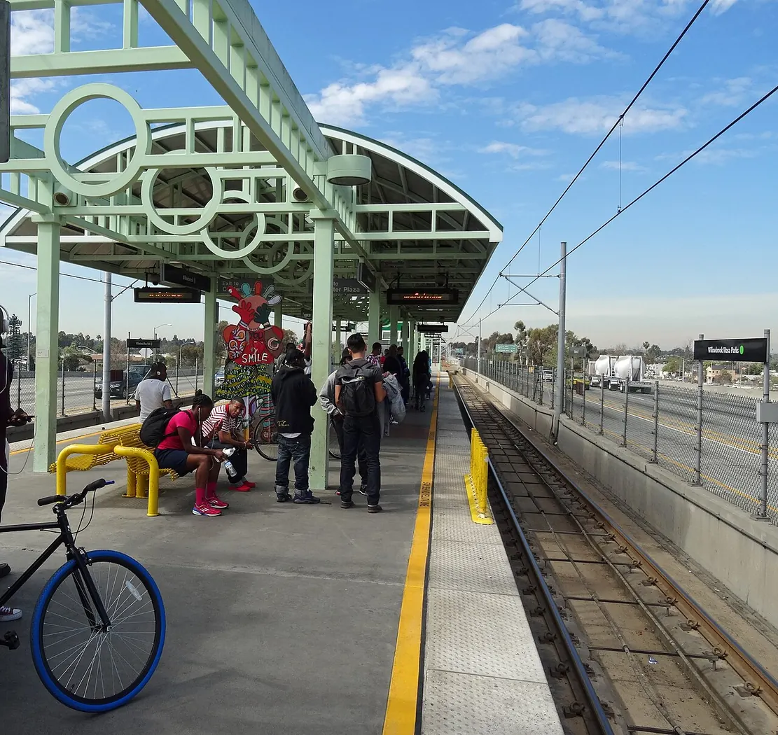 The C Line (Green) platform at Willowbrook.