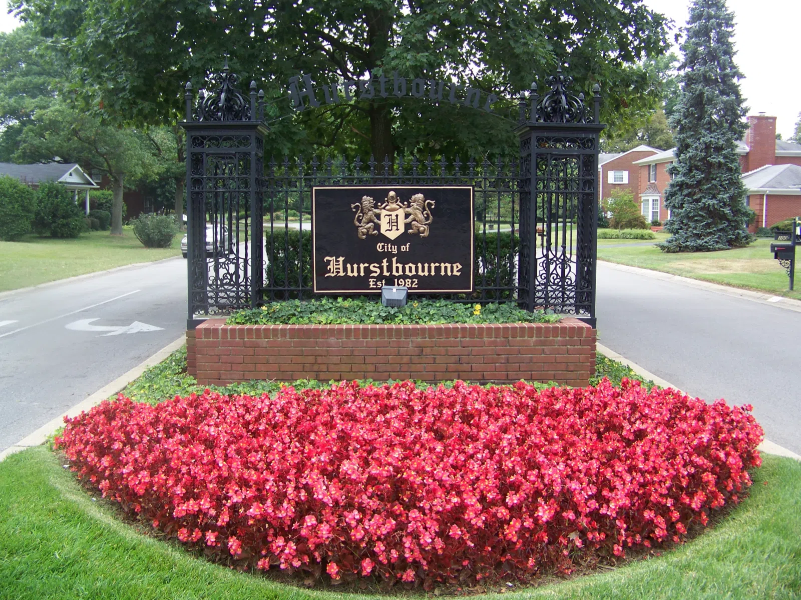Entrance to Hurstbourne Ky
