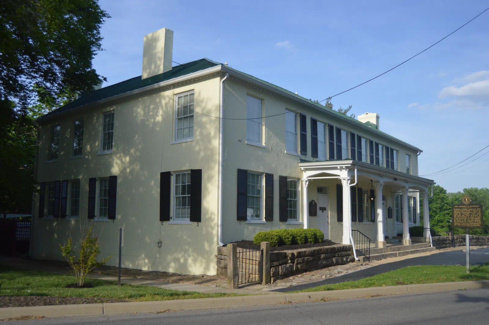 Western end and front of the Davis Tavern, located at 11803 Shelbyville Road in Middletown, Kentucky, United States. Built in 1797, it is listed on the National Register of Historic Places.