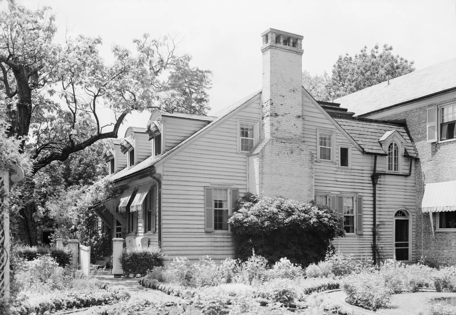 Front of Oxmoor, located at 7500 Shelbyville Road in Louisville, Kentucky, United States. Built in 1787, it is listed on the National Register of Historic Places.